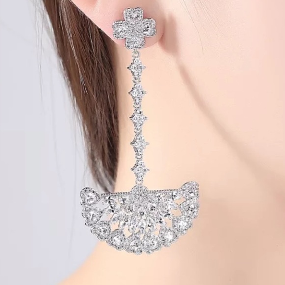 Swarovski Crystals The Randyne Long Fan Earrings - Picture 6 of 6